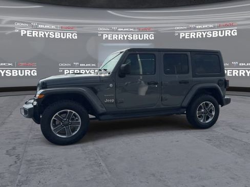 Used 2018 Jeep Wrangler Unlimited Sahara AWD/4WD image 4