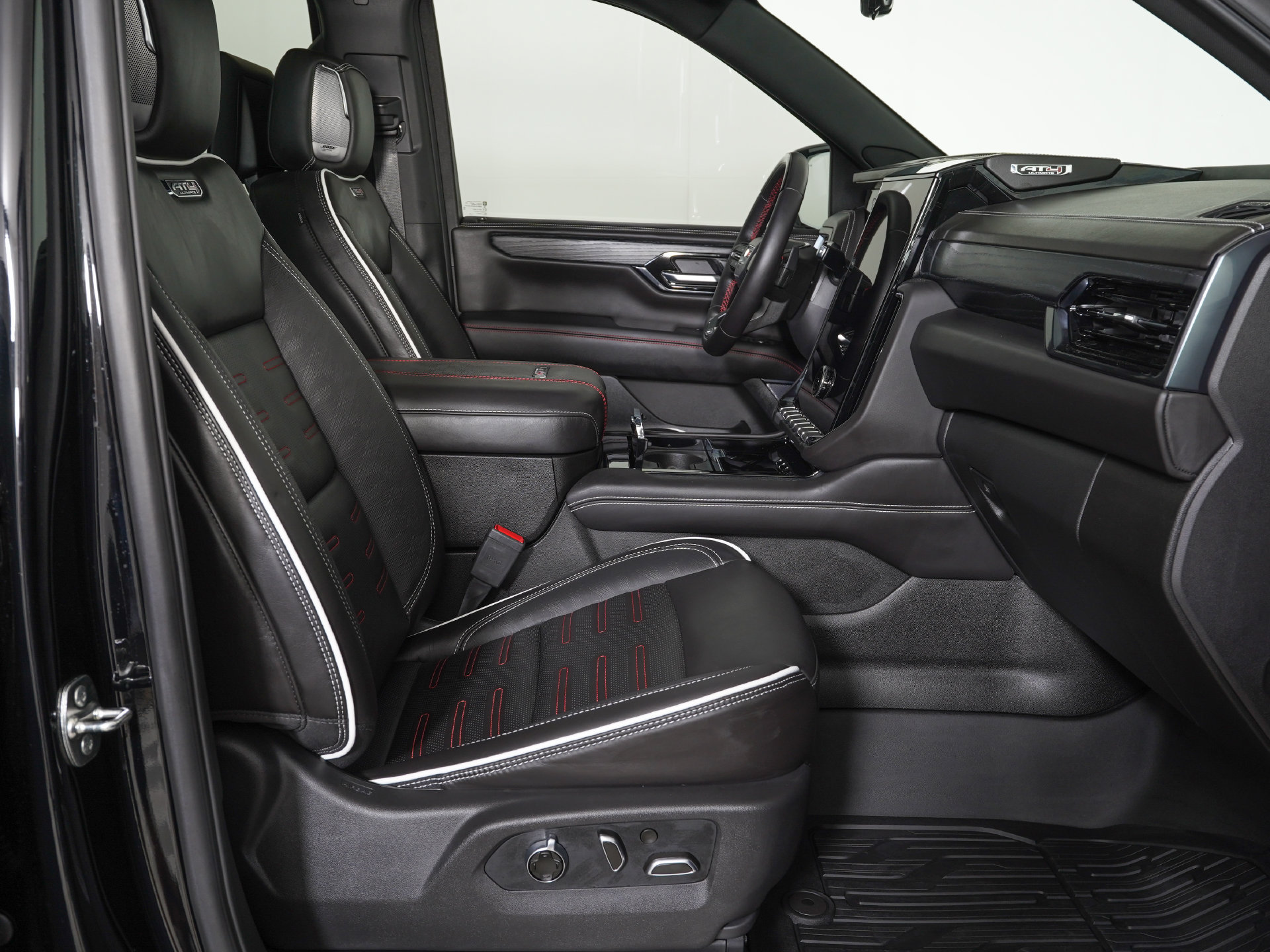 Used 2026 GMC Yukon AT4 Ultimate w/ LPO, Floor Liner Package AWD/4WD image 10