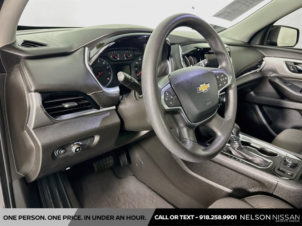 Used 2021 Chevrolet Traverse LS w/ LPO, Blackout Package FWD image 9