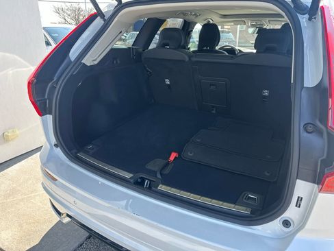 Used 2025 Volvo XC60 B5 Plus image 12