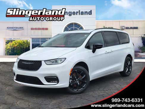 New 2026 Chrysler Pacifica Limited w/ S Appearance Package image 1