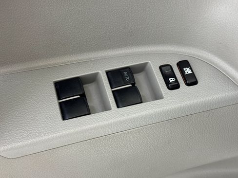 Used 2010 Toyota Highlander Limited AWD/4WD image 13