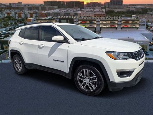 Used 2017 Jeep Compass Latitude w/ Popular Equipment Group FWD image 1