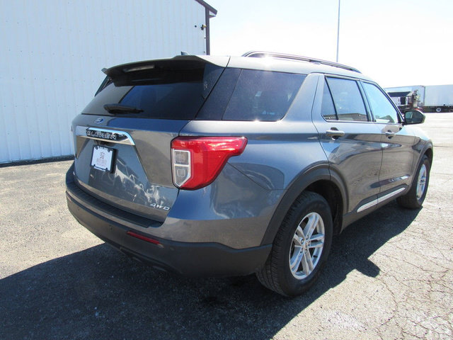 Used 2022 Ford Explorer XLT AWD/4WD image 3
