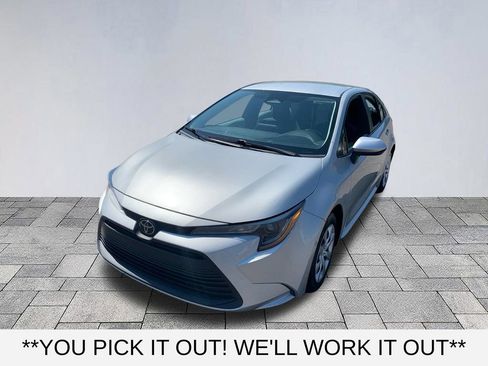 Used 2024 Toyota Corolla LE FWD image 3