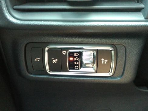 Used 2025 Lincoln Corsair FWD w/ Equipment Group 101A image 37