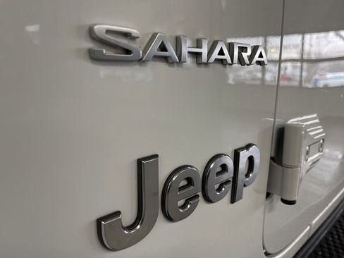 Used 2021 Jeep Wrangler Unlimited Sahara w/ Dual Top Group image 15