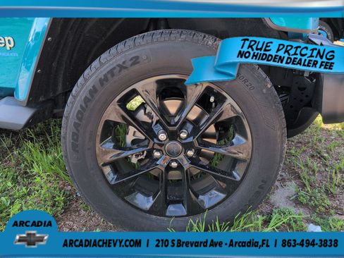 Used 2024 Jeep Wrangler Unlimited Sahara w/ Safety Group AWD/4WD image 10