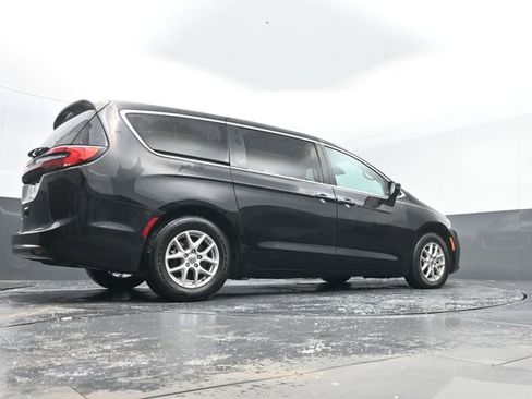 Used 2024 Chrysler Pacifica Touring-L image 26