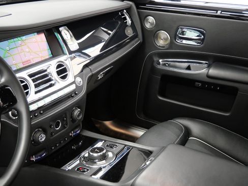 Used 2019 Rolls-Royce Ghost Extended Wheelbase RWD image 17