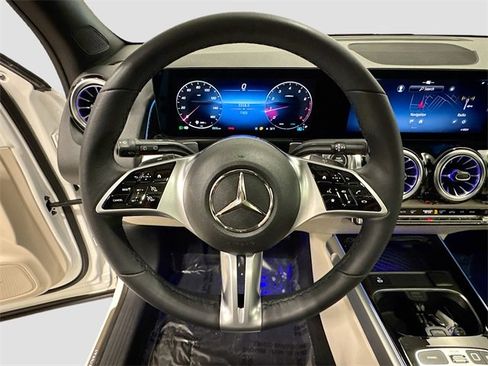 Certified 2025 Mercedes-Benz GLB 250 4MATIC image 11