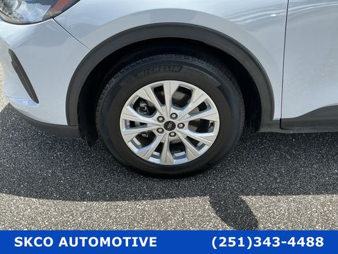 Used 2025 Ford Escape Active FWD image 9