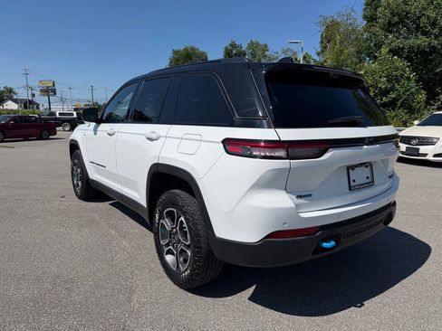 Certified 2023 Jeep Grand Cherokee Trailhawk w/ Advanced Protech Group II AWD/4WD image 3