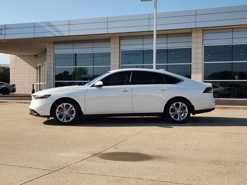 Certified 2023 Honda Accord LX image 4