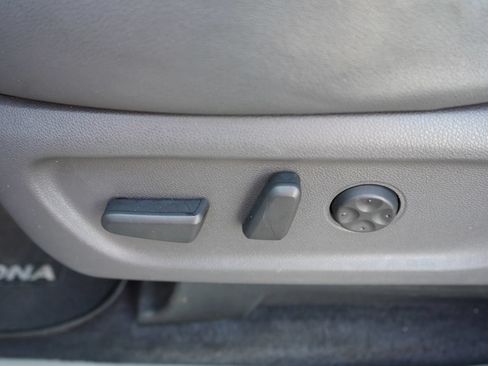 Used 2016 Kia Sedona EX FWD image 16