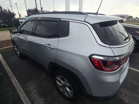 Used 2025 Jeep Compass Latitude AWD/4WD image 6