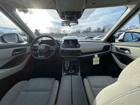 Certified 2025 Nissan Rogue SV image 12