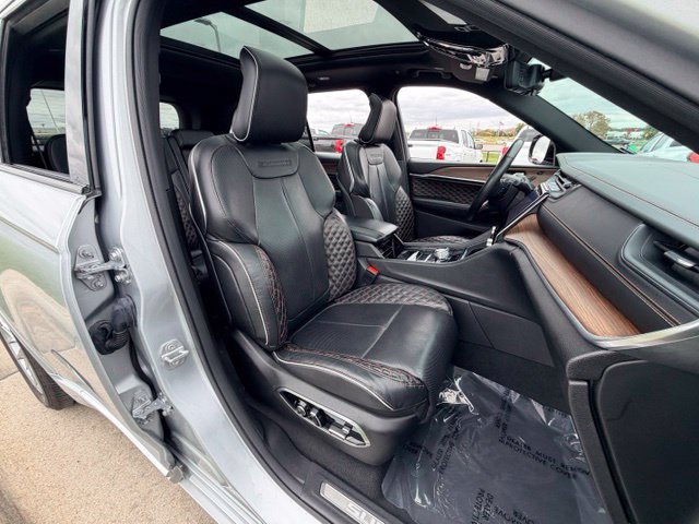 Used 2022 Jeep Grand Cherokee Summit w/ Adv Protech Group IV AWD/4WD image 24