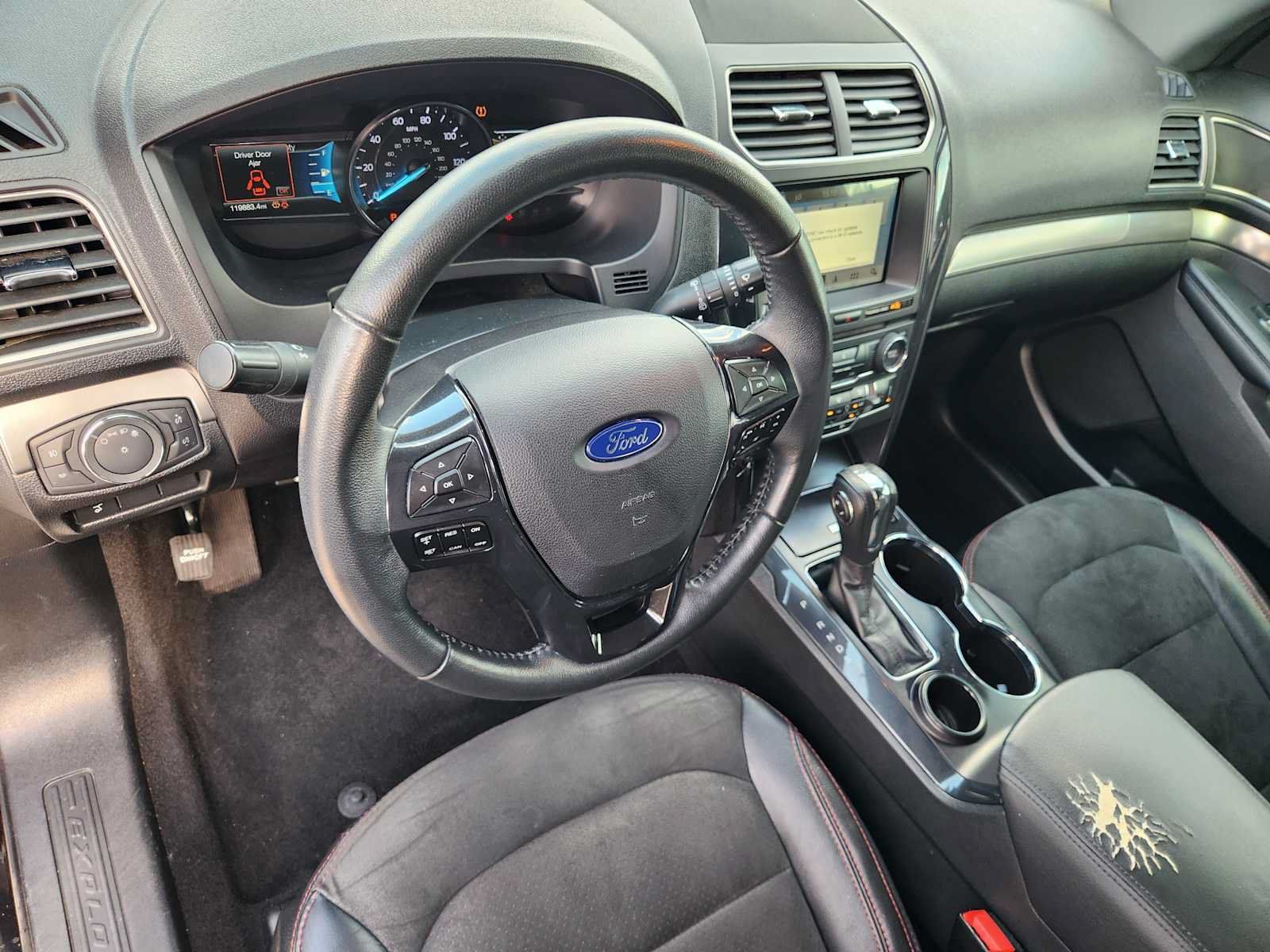 Used 2018 Ford Explorer XLT w/ Equipment Group 202A FWD image 2