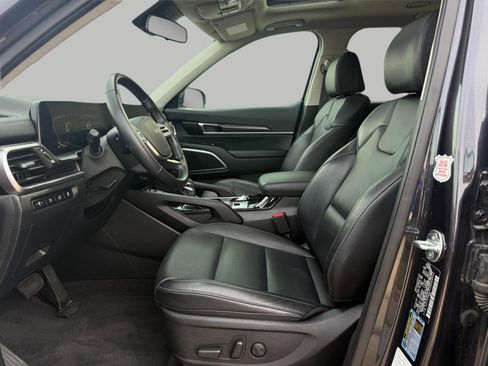 Used 2025 Kia Telluride S image 23