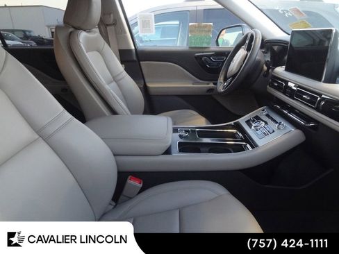 Used 2023 Lincoln Aviator AWD w/ Premium Package image 7