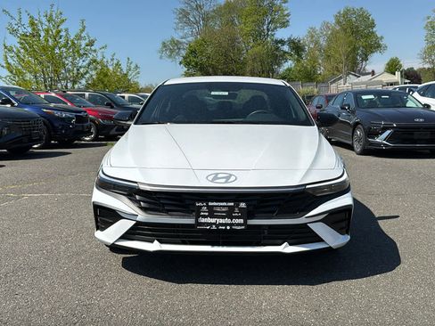 Used 2025 Hyundai Elantra SEL FWD image 2