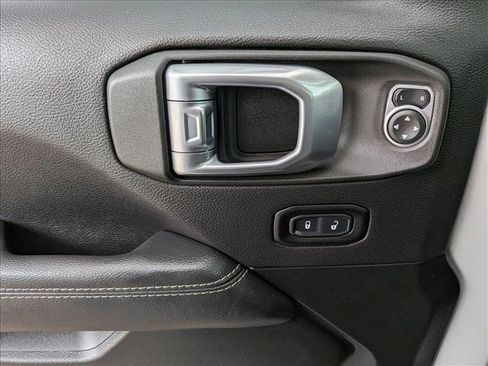 Used 2022 Jeep Wrangler Unlimited Sahara w/ Cold Weather Group image 15