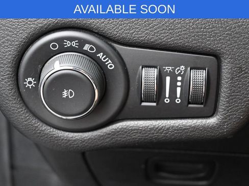Used 2021 Jeep Cherokee Latitude Plus AWD/4WD image 15