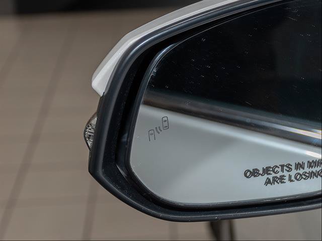 Used 2024 Toyota Venza XLE AWD/4WD image 8