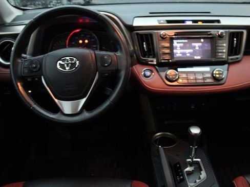Used 2014 Toyota RAV4 Limited w/ Technology Package AWD/4WD image 11