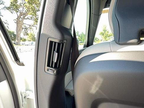 Used 2026 Volvo XC60 B5 Core w/ Protection Package Premier image 15