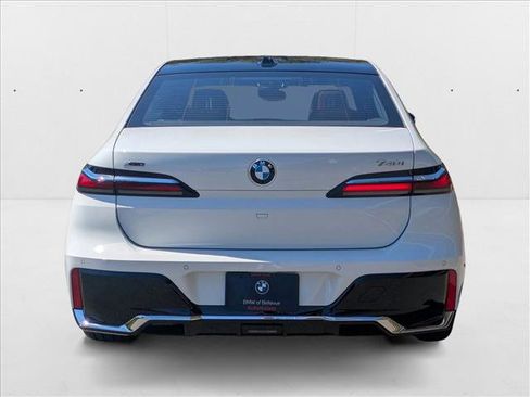 Used 2025 BMW 740i xDrive w/ Premium Package AWD/4WD image 7