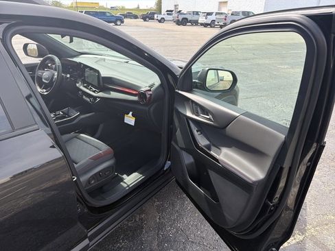 New 2026 Chevrolet Equinox RS w/ Convenience Package III AWD/4WD image 30