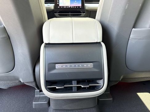 Certified 2025 Lincoln Nautilus Premier AWD/4WD image 16
