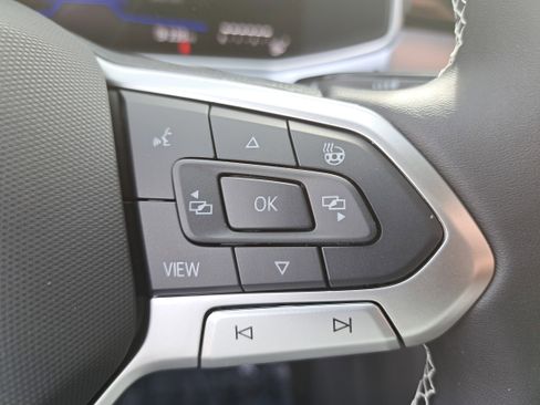 New 2026 Volkswagen Taos SE image 17