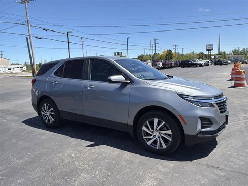 Used 2024 Chevrolet Equinox LT AWD/4WD image 2