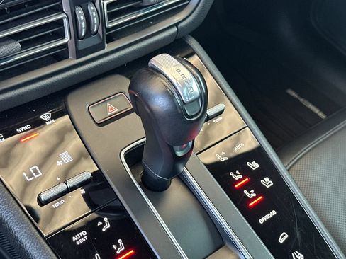 Used 2024 Porsche Macan AWD/4WD image 30