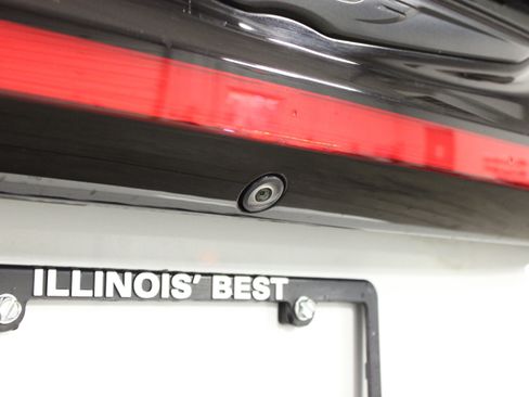 Used 2022 Chrysler Pacifica Limited w/ Uconnect Theater Family Group image 13