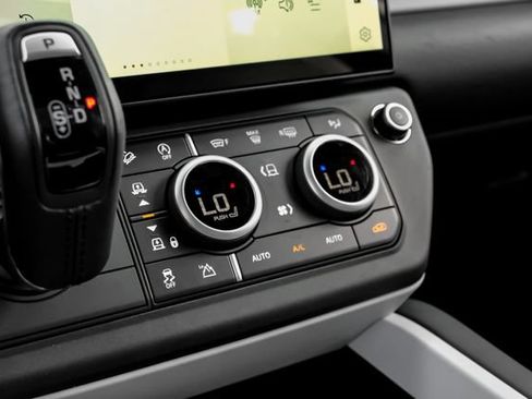 New 2026 Land Rover Defender 110 X-Dynamic SE AWD/4WD image 32