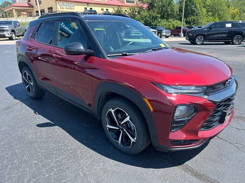Used 2022 Chevrolet TrailBlazer RS w/ Sun and Liftgate Package AWD/4WD image 3
