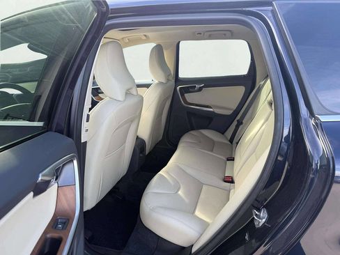 Used 2017 Volvo XC60 T6 Inscription w/ Climate Package image 11