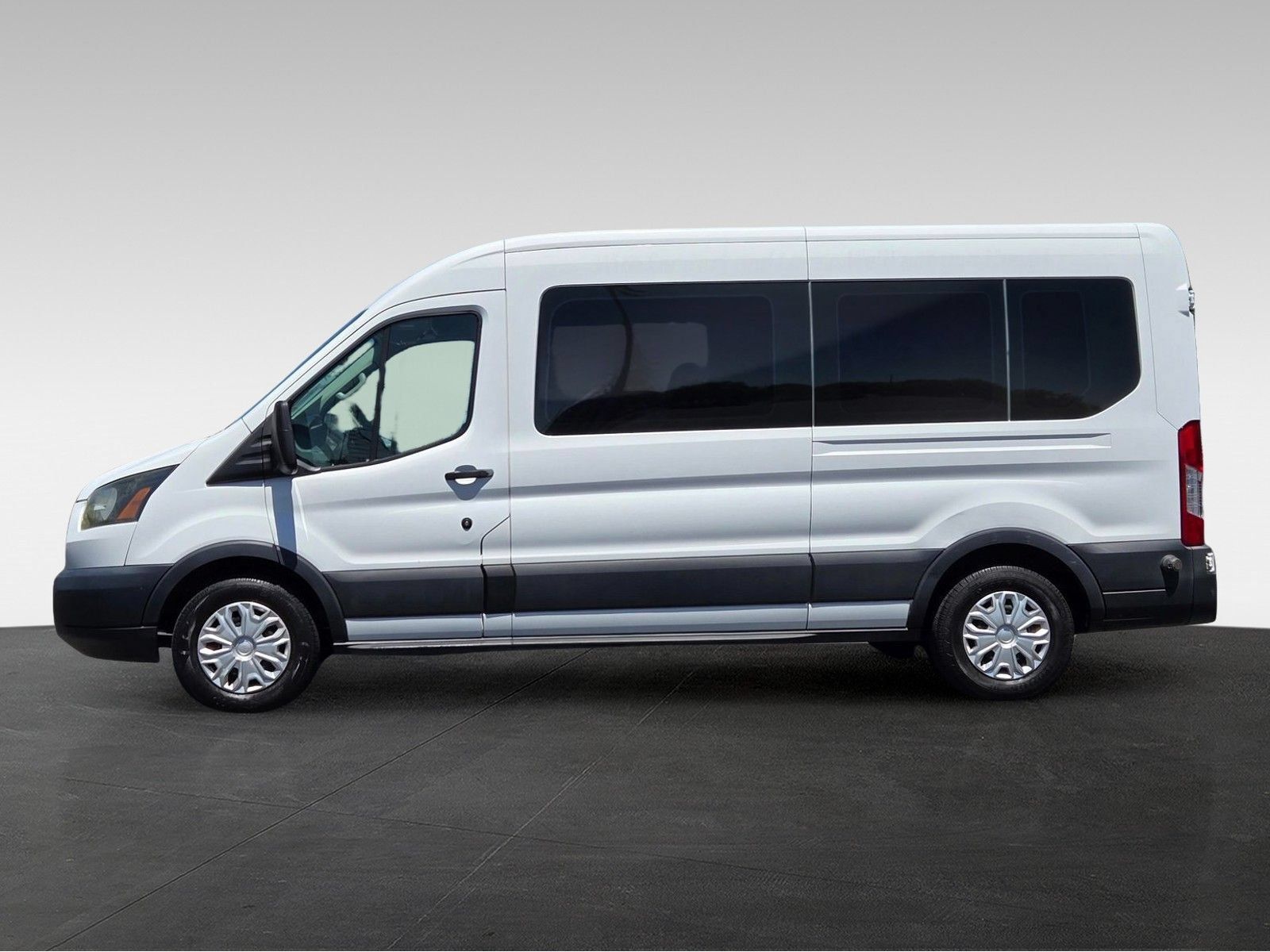 Used 2015 Ford Transit 350 XL RWD image 8