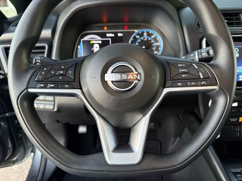 Used 2023 Nissan Leaf S image 28