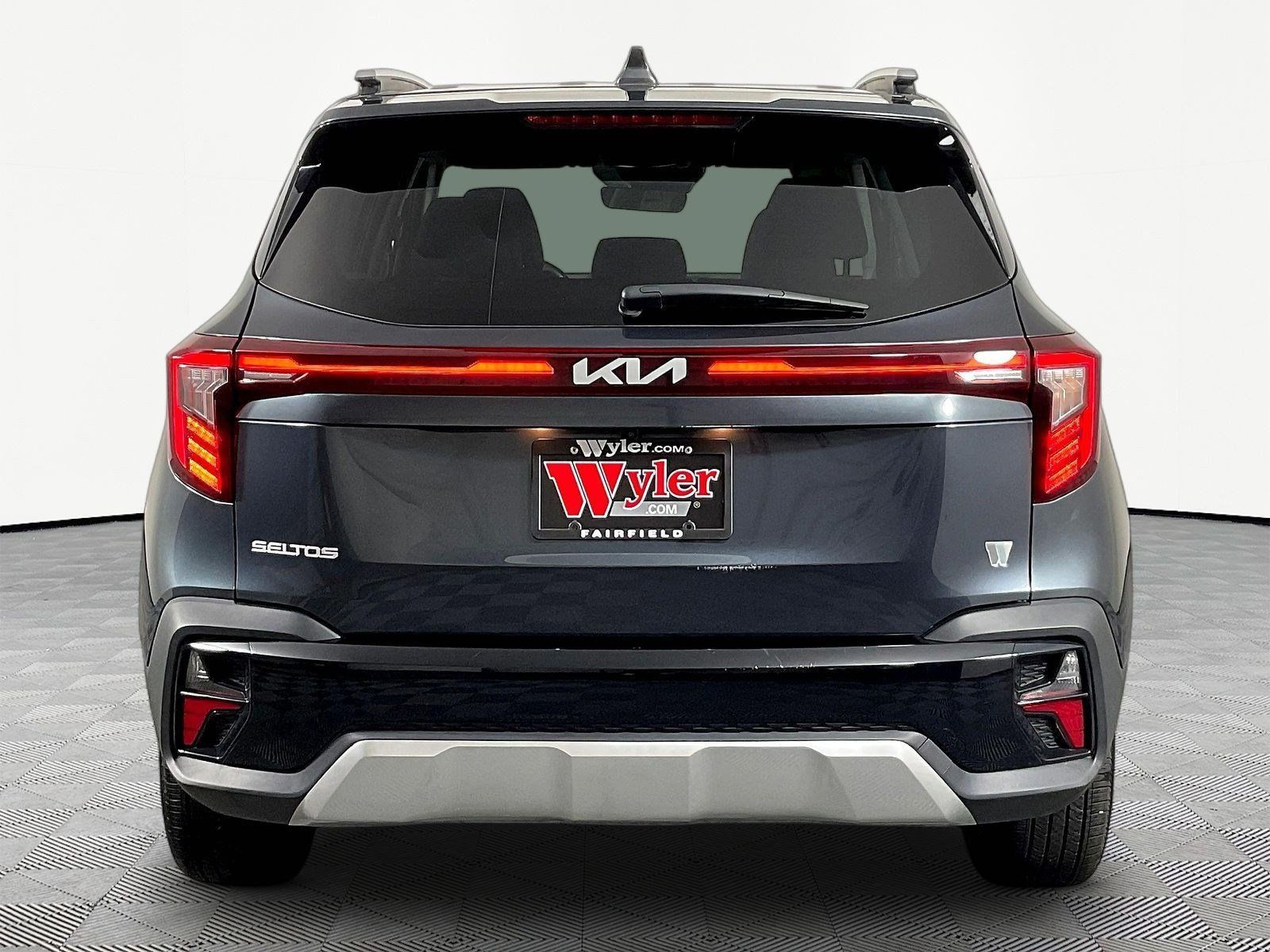 Certified 2025 Kia Seltos S FWD image 5