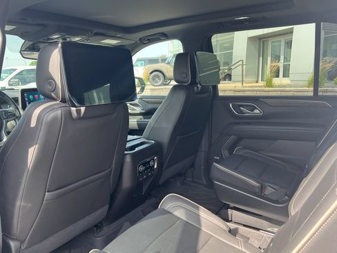 Used 2021 Chevrolet Suburban Premier AWD/4WD image 12
