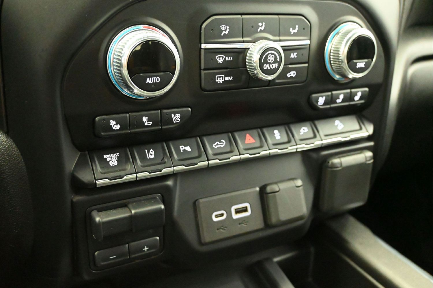 Used 2020 GMC Sierra 2500 AT4 w/ AT4 Premium Package AWD/4WD image 19