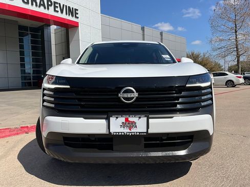 Used 2025 Nissan Kicks SV image 3