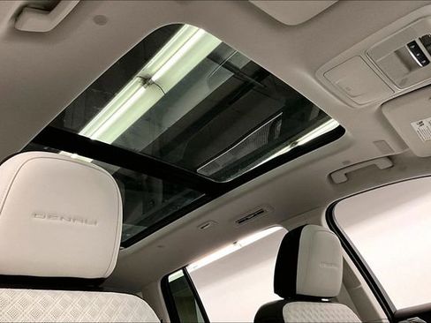 Used 2025 GMC Acadia Denali w/ Super Cruise Package image 18