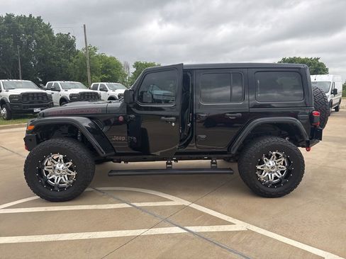 Used 2022 Jeep Wrangler Unlimited Rubicon w/ LED Lighting Group AWD/4WD image 5
