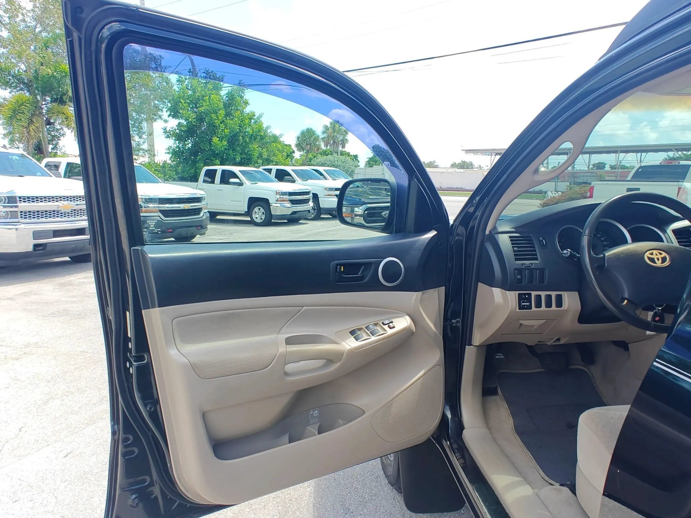 Used 2008 Toyota Tacoma PreRunner w/ SR5 Pkg #2 RWD image 10